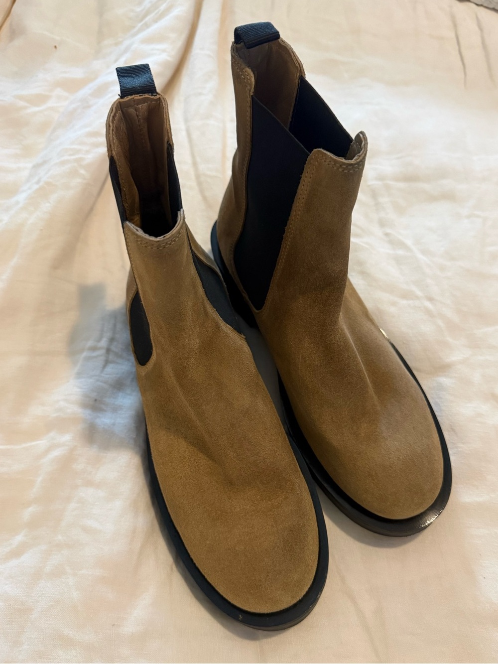 Arket Chelsea Boots in Tan Suede EUC 1261